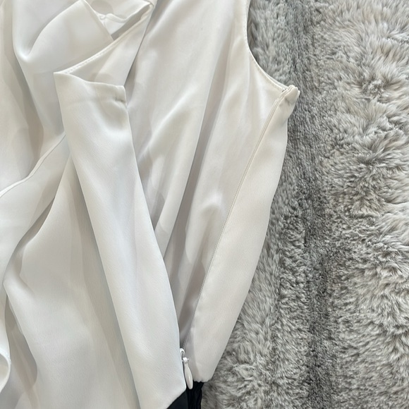 EXPRESS ROMPER WITH POCKETS!!! - Picture 4 of 6